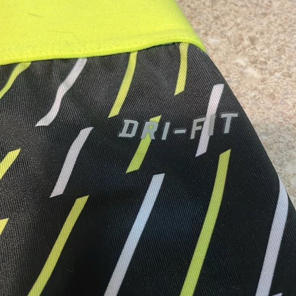 Nike Pro Women’s Leggings size md - Picture 4 of 5
